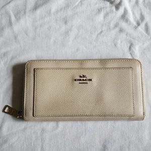 Authentic White Coach Zippy Long Wallet
